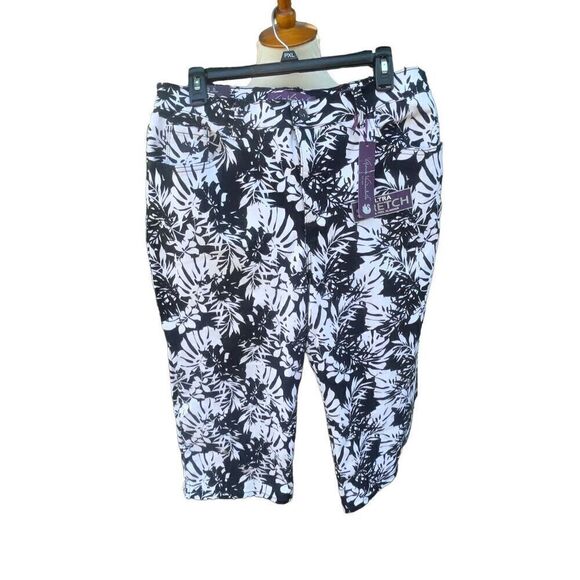 Gloria Vanderbilt “Amanda” Classic Capri Mid Rise Floral Pattern Ultra Stretch B - Picture 2 of 10